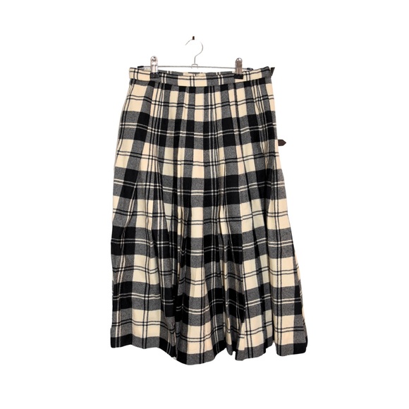 VINTAGE SCOTTISH KILT W/ CLAN MACFARLANE "THIS I'LL DEFEND" PIN - Picture 2 of 6